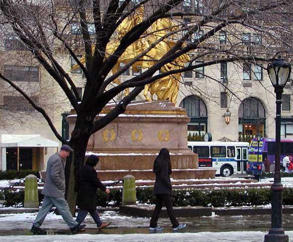 �������� � ���-�����
Monument in New York