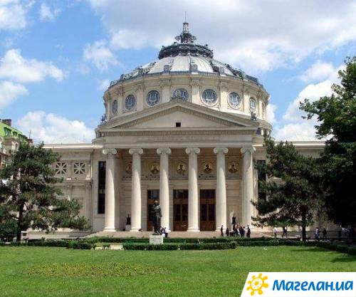 �������� � ���������
Monument in Bucharest