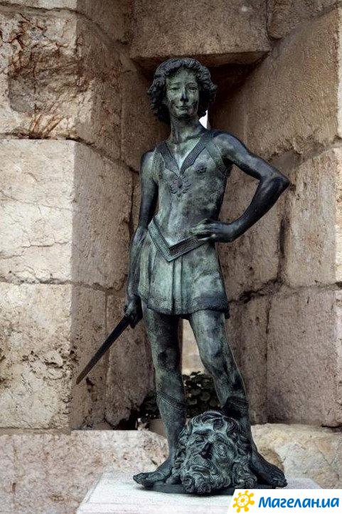����� � ������� �������
David with Goliaf's head