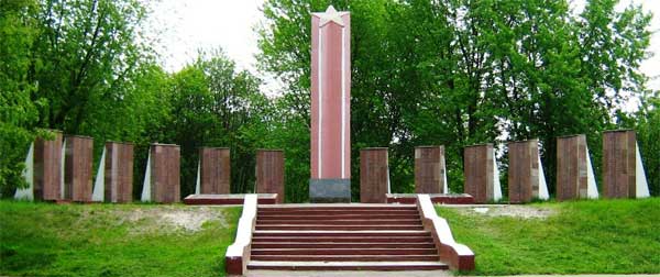 ��������  � ���������
Monument in Korukovka