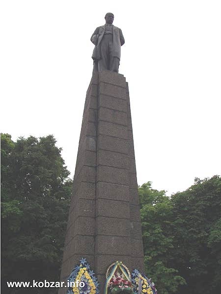 �������� �������� � ������
Monument to Taras G. Shevchenko in Kanev