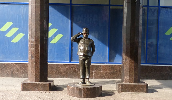 �������� ������ � ����������
Monument to Shveyk in St.-Petersburg