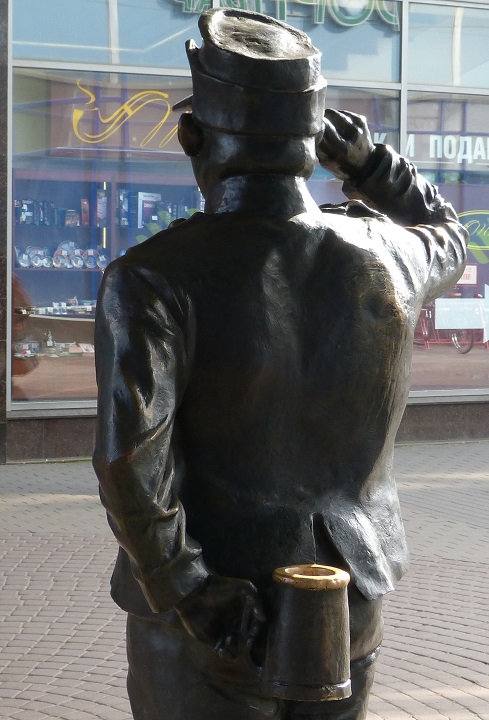 �������� ������ � ����������
Monument to Shveyk in St.-Petersburg