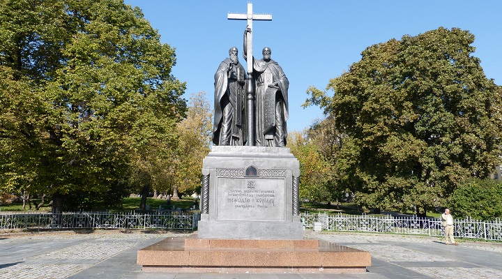 �������� ������� � ������� � ������
Monument to Cyril and Mephody in Moscow