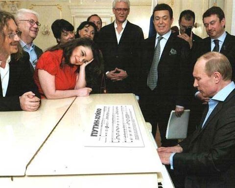 ��������� � ���������� ������������� ���������� ����� ���� ������
President and creative intelligentzia study the new hymn of Russia