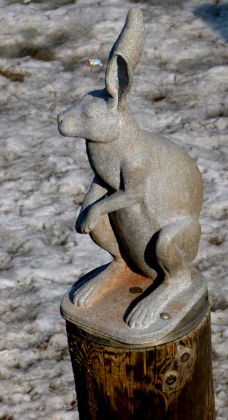 �������� ����� � �����-����������
Monument to Hare in St. Petersburg