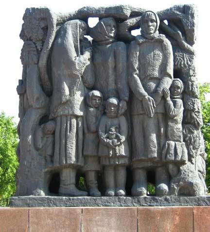 �������� ������� ������� � ���������
Monument to the victims of fascism in Korukovka