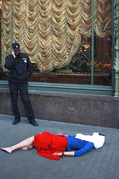 �������� ������ � ������ �� �����
The blinded Russia with blood on hands