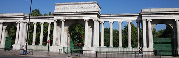 �������� � �������
Monument �Queen's Jubilee Gate� in London