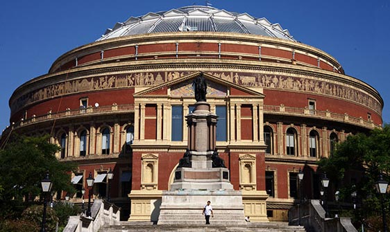 �������� �������� � �������
Monument to Albert in London