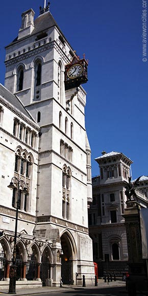 �������� �������� � �������
Monument �Griffin� in London