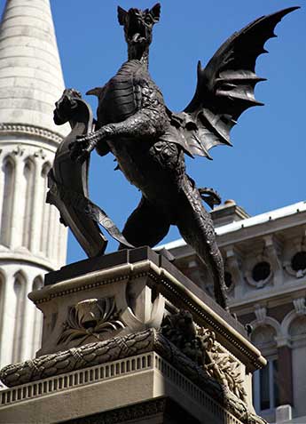 �������� �������� � �������
Monument �Griffin� in London