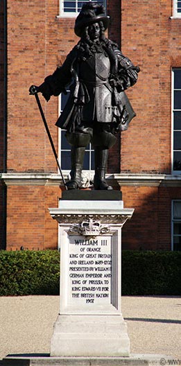 �������� ������� III � �������
Monument to William III in London
