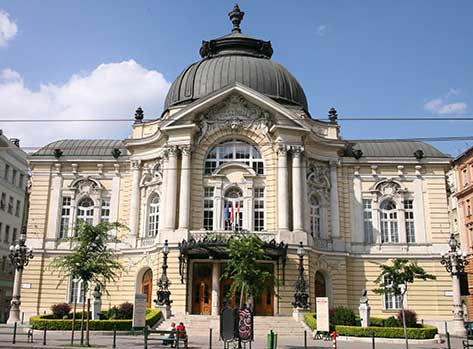 ��������  � ���������
Monument  in Budapest