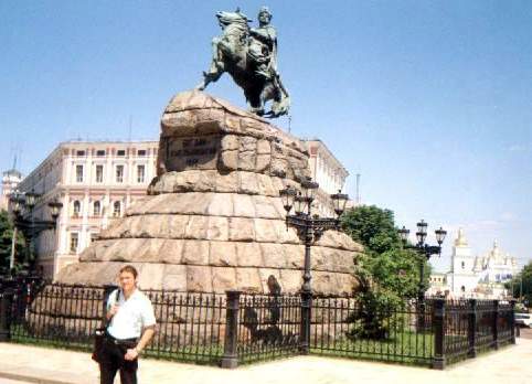 �������� ������� ������������
Monument to Bogdan M. Khmelnitsky