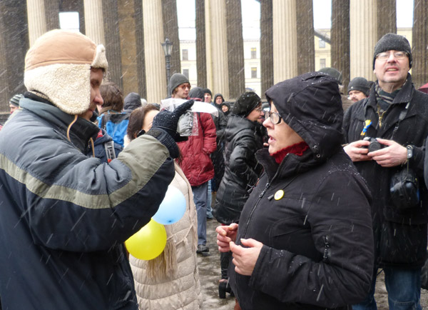 15 ����� 2014. �������� ���� ������ �����. ��� ��������
March 15, 2014. The meeting of the people against war. The interview
