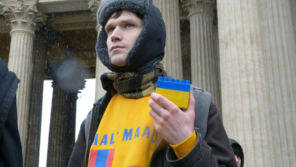 15 ����� 2014. �������� ���� ������ �����. �����-���������
March 15, 2014. The meeting of the people against war. Yellow and blue