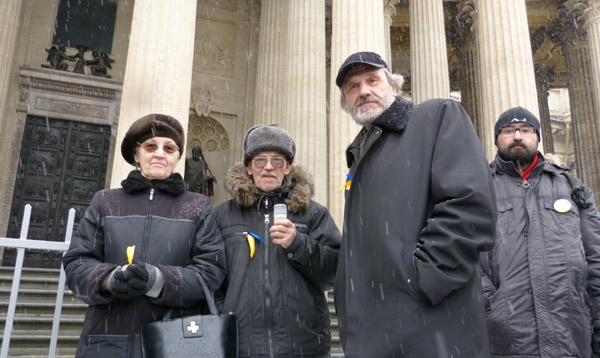 15 ����� 2014. �������� ���� ������ �����. �����-���������
March 15, 2014. The meeting of the people against war. Yellow and blue