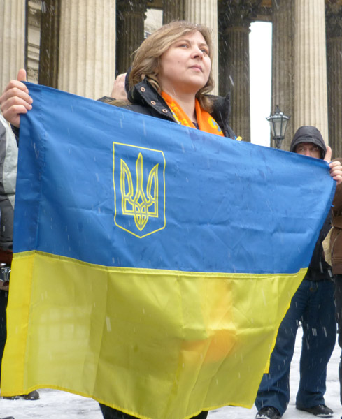 15 ����� 2014. �������� ���� ������ �����. �����-���������
March 15, 2014. The meeting of the people against war. Yellow and blue