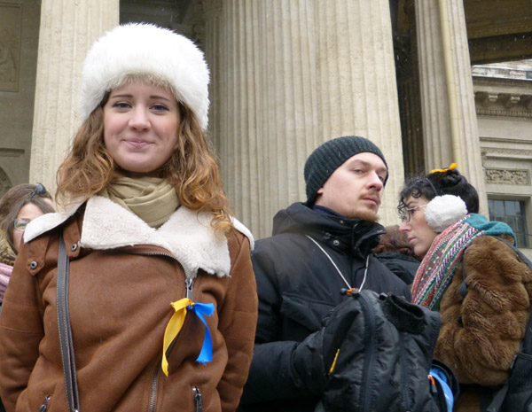 15 ����� 2014. �������� ���� ������ �����. �����-���������
March 15, 2014. The meeting of the people against war. Yellow and blue