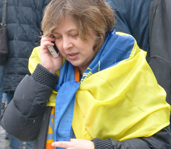 15 ����� 2014. �������� ���� ������ �����. �����-���������
March 15, 2014. The meeting of the people against war. Yellow and blue