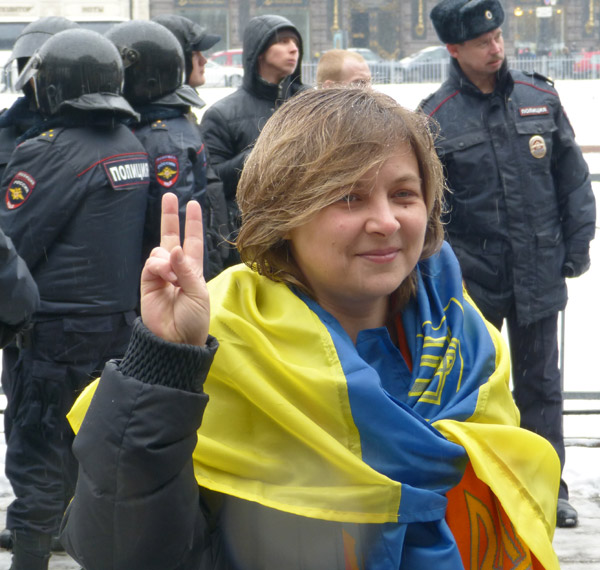 15 ����� 2014. �������� ���� ������ �����. �����-���������
March 15, 2014. The meeting of the people against war. Yellow and blue