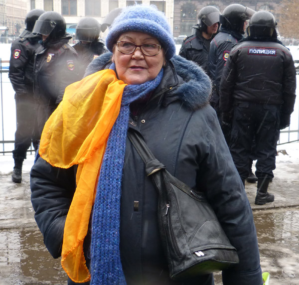 15 ����� 2014. �������� ���� ������ �����. �����-���������
March 15, 2014. The meeting of the people against war. Yellow and blue