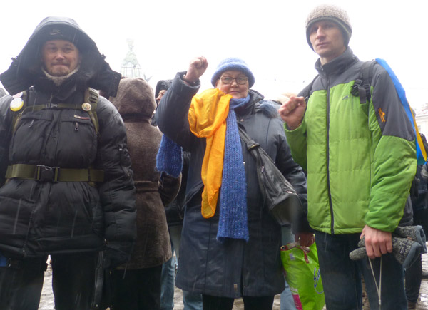 15 ����� 2014. �������� ���� ������ �����. �����-���������
March 15, 2014. The meeting of the people against war. Yellow and blue