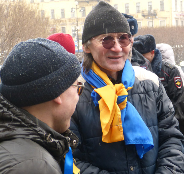 15 ����� 2014. �������� ���� ������ �����. �����-���������
March 15, 2014. The meeting of the people against war. Yellow and blue