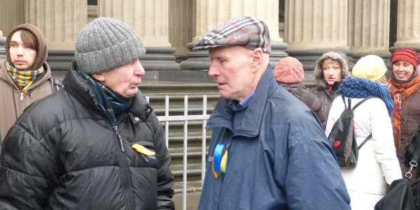 15 ����� 2014. �������� ���� ������ �����. �����-���������
March 15, 2014. The meeting of the people against war. Yellow and blue