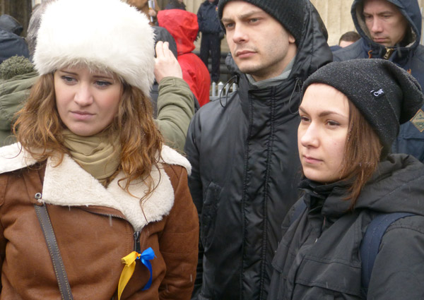 15 ����� 2014. �������� ���� ������ �����. �����-���������
March 15, 2014. The meeting of the people against war. Yellow and blue