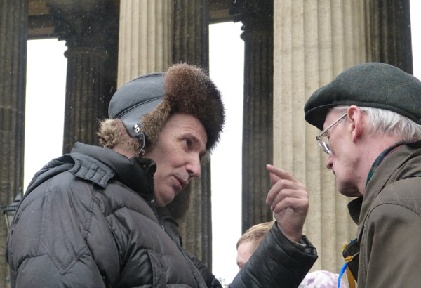 15 ����� 2014. �������� ���� ������ �����. �����-���������
March 15, 2014. The meeting of the people against war. Yellow and blue