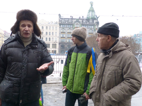 15 ����� 2014. �������� ���� ������ �����. �����-���������
March 15, 2014. The meeting of the people against war. Yellow and blue