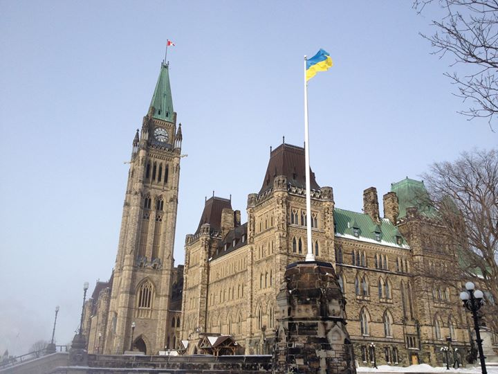 ���� ������� �� ������������� �����
The Ukrainian flag on Parliament Hill