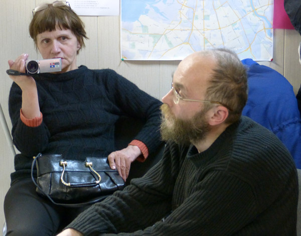 ������� ���� �������� - ������� ������� ������.
Round table �Ukraine - the sights of the citizens of Russia�