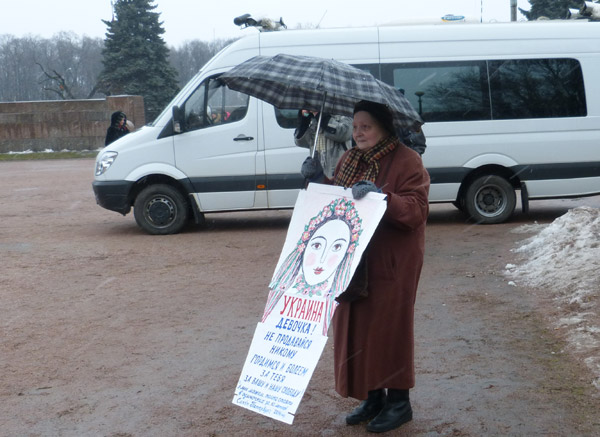 ��������� ����������� � �����-����������. �������, �������! �� ���������� ������
The support of Euromaydan in St. Petersburg. Ukraine, the girl! Be not on sale