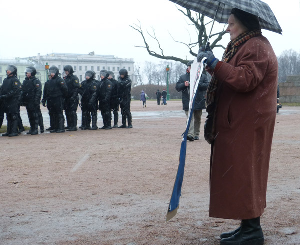 ��������� ����������� � �����-����������. �������, �������! �� ���������� ������
The support of Euromaydan in St. Petersburg. Ukraine, the girl! Be not on sale