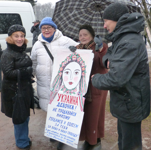 ��������� ����������� � �����-����������. �������, �������! �� ���������� ������
The support of Euromaydan in St. Petersburg. Ukraine, the girl! Be not on sale