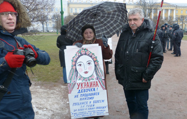 ��������� ����������� � �����-����������. �������, �������! �� ���������� ������
The support of Euromaydan in St. Petersburg. Ukraine, the girl! Be not on sale