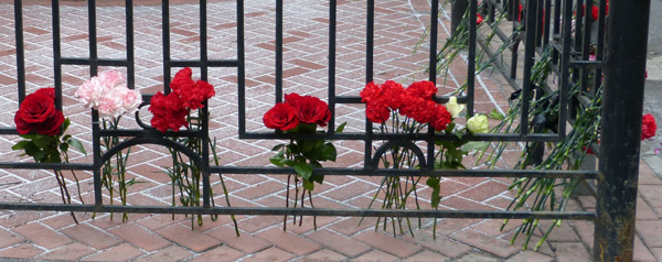 ����� � ��������. ����� ������
St. Petersburg with Maydan. Flowers of memory