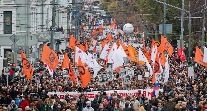 ������� ���������� ������� 6 ���!
We require to release the prisoners of May 6!