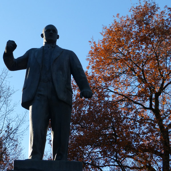 �������� �. �������� � �������
Monument to Ernst Telman in Pushkin