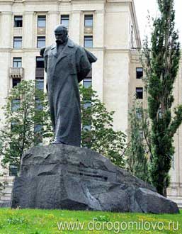 �������� �������� � ������
Monument to Taras G. Shevchenko in Moscow