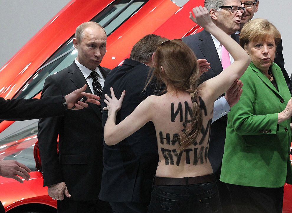 �������, ����� � ����������
Angela Merkel, Vladimir V. Putin and member of FEMEN