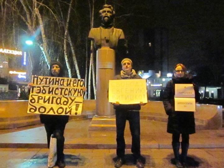 ����� � �������� � ��������� �.�.����������
The picket in Voronezh at monument to M.E.Pyatnitsky