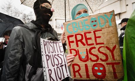 ���������� ����� ����� ���������� ����� ���������� ����������� � �����
Pussy Riot supporters protest in front of the Russian embassy in Prague