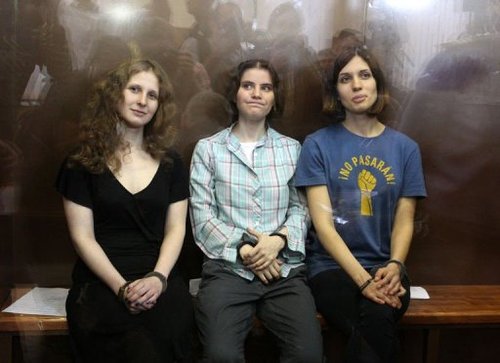 ������ �.�., ��������� �.�., ������������� �.�.
Maria V. Alyokhina, Catherine S. Samutsevich, Nadezhda A. Tolokonnikova