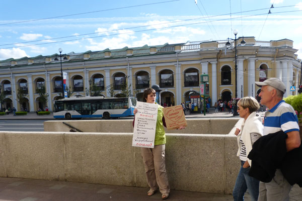 ��� �� ��������� ������������! ��� �� ��������! ������?
They did not make a crimes! They are behind lattice! Why?