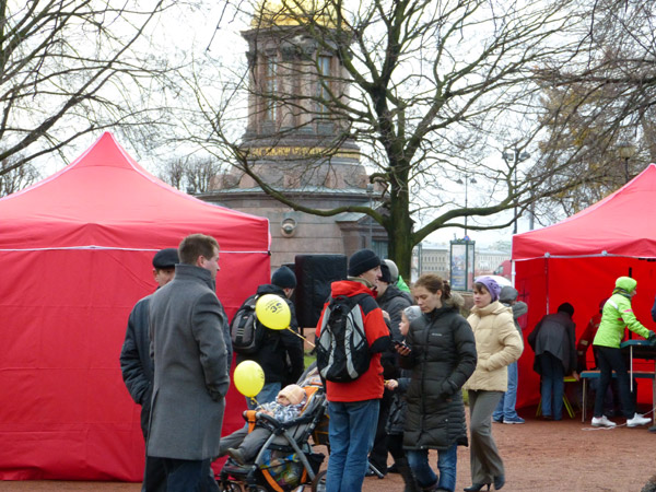 ����� �������� ������30�. ����������� ������� �� �������� �������
Action �Free Arctic30�. The Arctic tent on the Trinity square