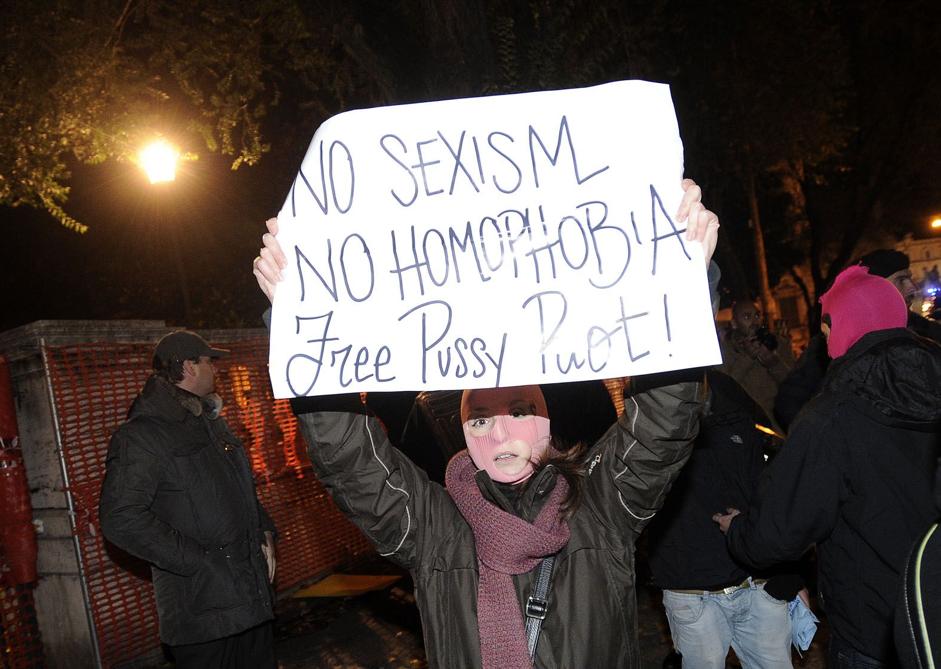 ���. ������� ����� �����!
Rome. Free Pussy Riot!
